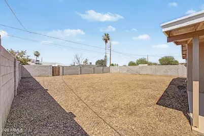 808 E Desert Drive N, Phoenix, AZ 85042 - Photo 16