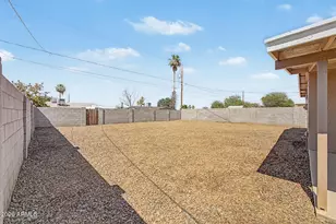 808 E Desert Dr N, Phoenix, AZ 85042 - Photo 16