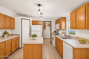 233 E Michelle Dr, Phoenix, AZ 85022 - Photo 4