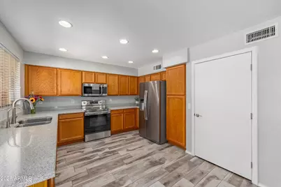 11234 W Almeria Road, Avondale, AZ 85392 - Photo 8