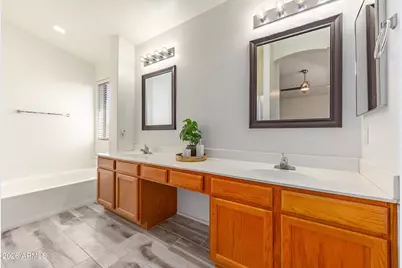 11234 W Almeria Road, Avondale, AZ 85392 - Photo 12