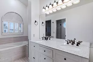 4021 E Laurel Ln NE, Phoenix, AZ 85028 - Photo 4