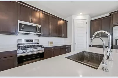 2053 W Sienna Bouquet Place, Phoenix, AZ 85085 - Photo 10
