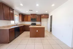 1043 E Daniella Dr, San Tan Valley, AZ 85140 - Photo 2
