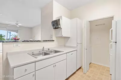 3302 N 7th Street #Unit 327, Phoenix, AZ 85014 - Photo 14