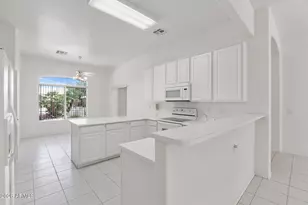 11041 W Sierra Pinta Dr, Peoria, AZ 85373 - Photo 2