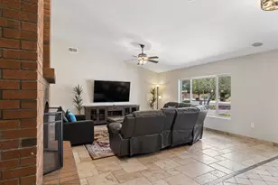 9023 W Patrick Ln, Peoria, AZ 85383 - Photo 4
