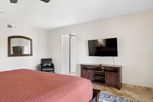 9023 W Patrick Ln, Peoria, AZ 85383 - Photo 22