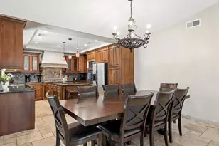 9023 W Patrick Ln, Peoria, AZ 85383 - Photo 6