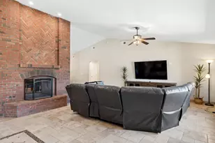 9023 W Patrick Ln, Peoria, AZ 85383 - Photo 10