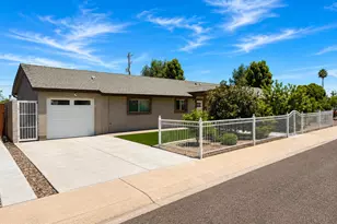 1826 W Oraibi Dr, Phoenix, AZ 85027 - Photo 2