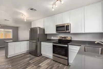 3 N Naco Way #Apt 2, Chandler, AZ 85225 - Photo 2