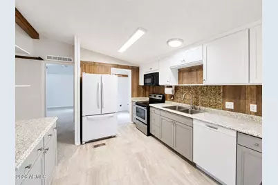 10951 N 91st Avenue #37, Peoria, AZ 85345 - Photo 4