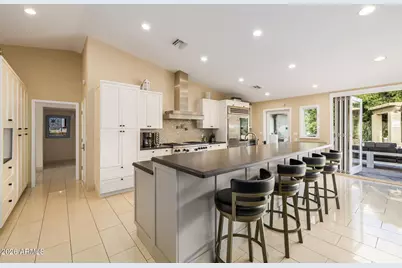 5402 E Laurel Lane, Scottsdale, AZ 85254 - Photo 2