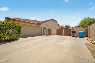 4637 W Misty Willow Lane, Glendale, AZ 85310 - Photo 8