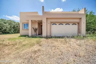 909 W Tamarisk St, Phoenix, AZ 85041 - Photo 1
