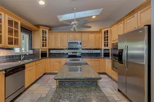 526 E Flynn Ln, Phoenix, AZ 85012 - Photo 10