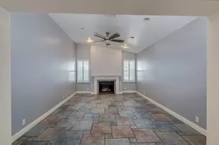 526 E Flynn Ln, Phoenix, AZ 85012 - Photo 14