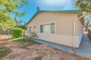 526 E Flynn Ln, Phoenix, AZ 85012 - Photo 40