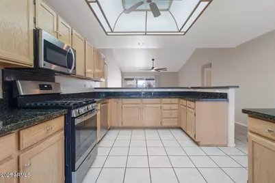10773 W Tonopah Drive, Peoria, AZ 85373 - Photo 4