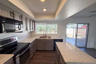 12028 N 41st Dr, Phoenix, AZ 85029 - Photo 16