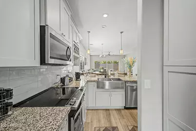 524 W Harwell Road, Phoenix, AZ 85041 - Photo 10