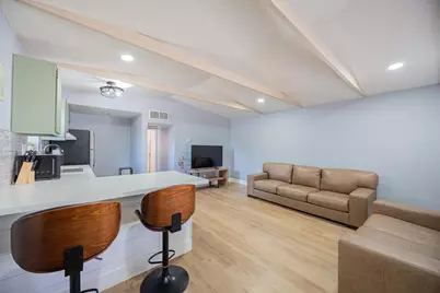 1221 E Highland Avenue #3, Phoenix, AZ 85014 - Photo 8