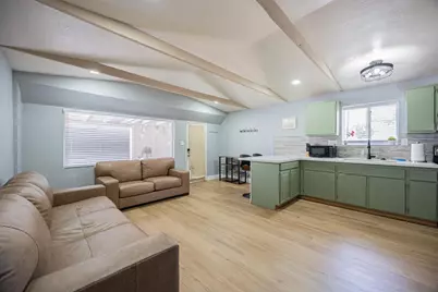 1221 E Highland Avenue #3, Phoenix, AZ 85014 - Photo 6