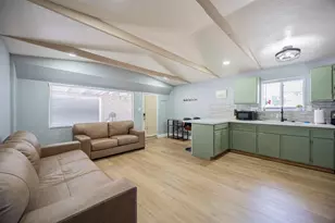 1221 E Highland Ave, Phoenix, AZ 85014 - Photo 6