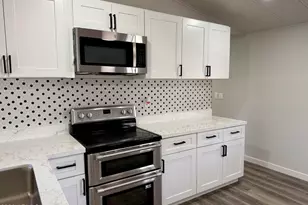 8601 N 71st Ave, Glendale, AZ 85301 - Photo 10