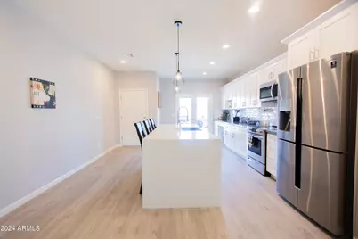 533 W Harwell Road, Phoenix, AZ 85041 - Photo 2