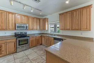 17856 W Watson Ln, Surprise, AZ 85388 - Photo 8
