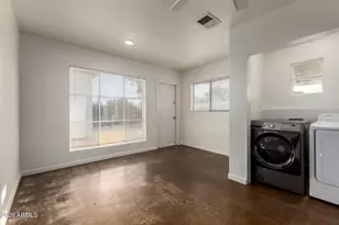 365 E Weldon Ave, Phoenix, AZ 85012 - Photo 10