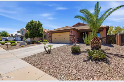 2215 E Hazeltine Way, Gilbert, AZ 85298 - Photo 2
