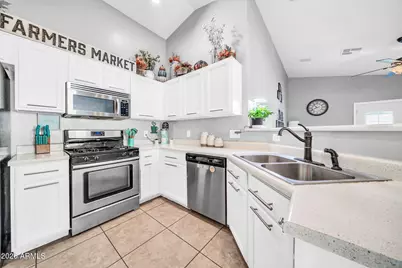 13418 N 74th Lane, Peoria, AZ 85381 - Photo 10