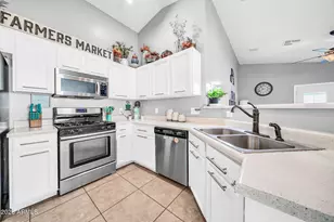 13418 N 74th Ln, Peoria, AZ 85381 - Photo 10