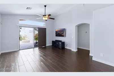 14635 N 87th Drive, Peoria, AZ 85381 - Photo 8