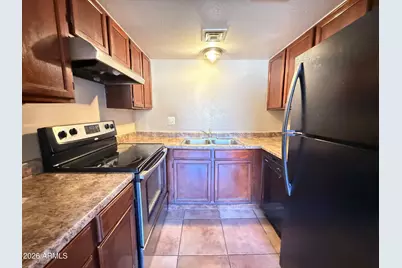 2804 N 43rd Avenue #Apt D, Phoenix, AZ 85009 - Photo 8