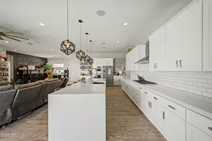 744 E Desert Ln, Phoenix, AZ 85042 - Photo 14