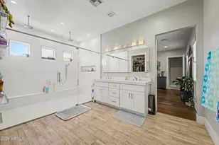 744 E Desert Ln, Phoenix, AZ 85042 - Photo 22