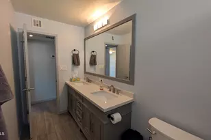 3346 W Hearn Rd, Phoenix, AZ 85053 - Photo 16