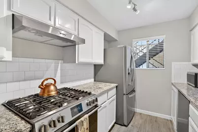 2233 E Highland Avenue #134, Phoenix, AZ 85016 - Photo 8