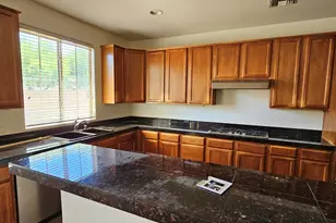 3989 E Hummingbird Ln, Phoenix, AZ 85050 - Photo 2