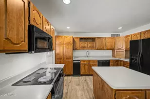2527 W Larkspur Dr, Phoenix, AZ 85029 - Photo 10