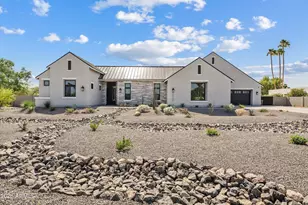 10242 N 58th St, Paradise Valley, AZ 85253 - Photo 1