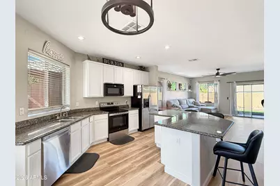 8931 W Saint John Road, Peoria, AZ 85382 - Photo 2