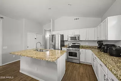 725 W Beverly Lane, Phoenix, AZ 85023 - Photo 18