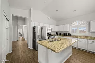 725 W Beverly Ln, Phoenix, AZ 85023 - Photo 16