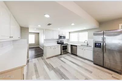 10215 N 35th Drive, Phoenix, AZ 85051 - Photo 2