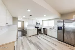 10215 N 35th Dr, Phoenix, AZ 85051 - Photo 2